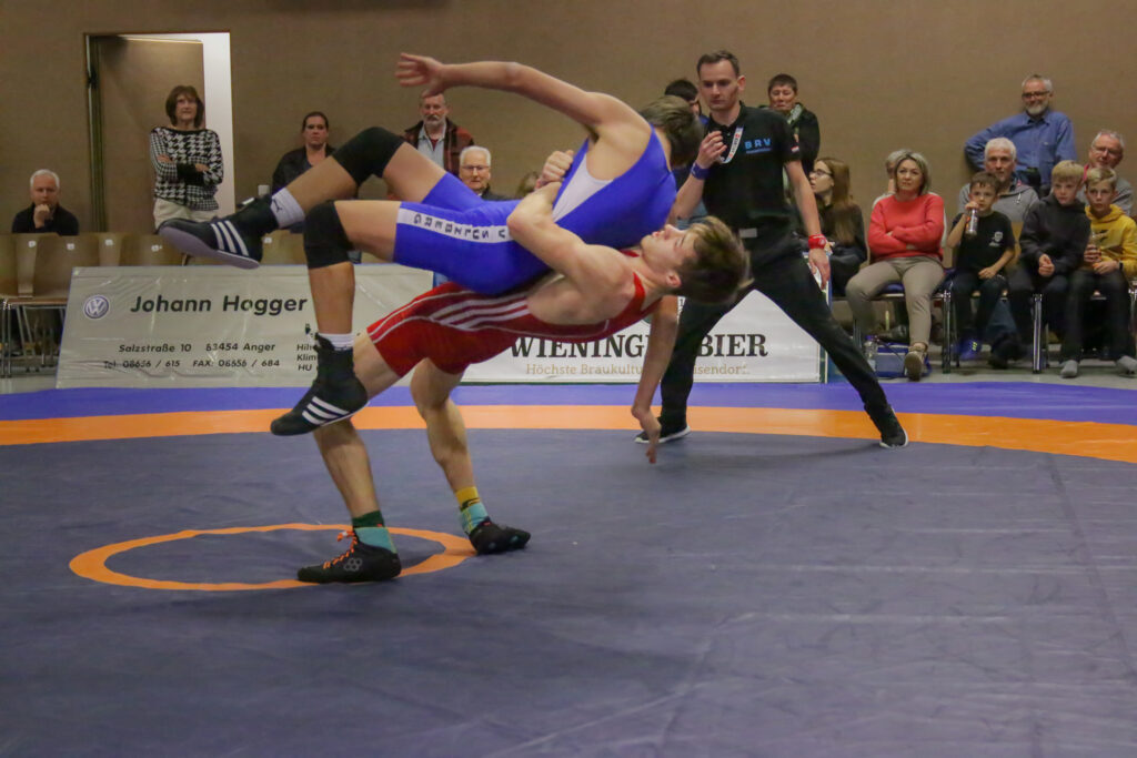Paul Hogger bei einem Suplex ((C) Andreas Holthaus).