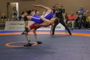 Paul Hogger bei einem Suplex ((C) Andreas Holthaus).