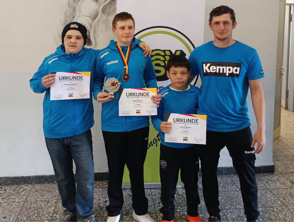 Das Angerer Greco-Team in Witten: Andreas Holthaus, Bronzemedaillengewinner Albert Raisch, Gerald Stadler und Betreuer Simon Öllinger ((C) Andreas Holthaus).