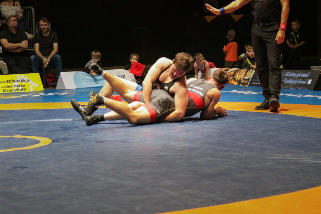 Benedikt Argstatter wird gegen Unterföhring wohl wie im Hinkampf auf Marcel Berger treffen ((C) Andreas Holthaus).