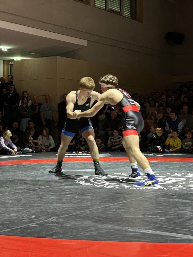 Felix Baumgartner im Duell mit Oberölsbachs Fabian Osman Meier ((C) Philipp Bart).