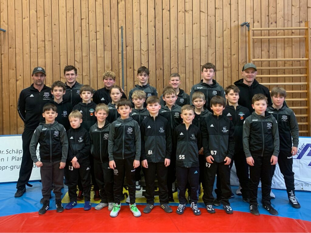 Die Angerer Mannschaft und Betreuer kurz vor dem Turnierstart ((C) Martin Koch).