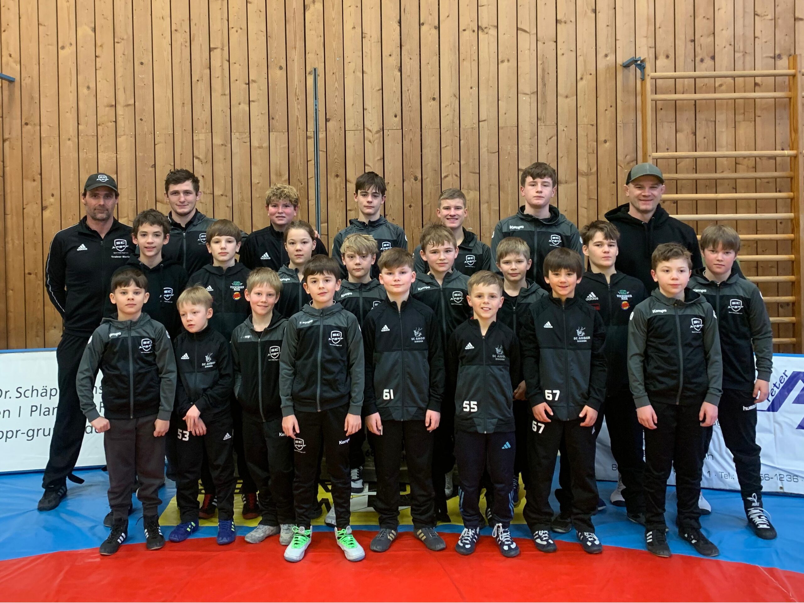 Die Angerer Mannschaft und Betreuer kurz vor dem Turnierstart ((C) Martin Koch).