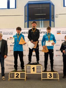 Sebastian Gröbner (rechts) bei der Siegerehrung ((C) Raymund Edfelder).