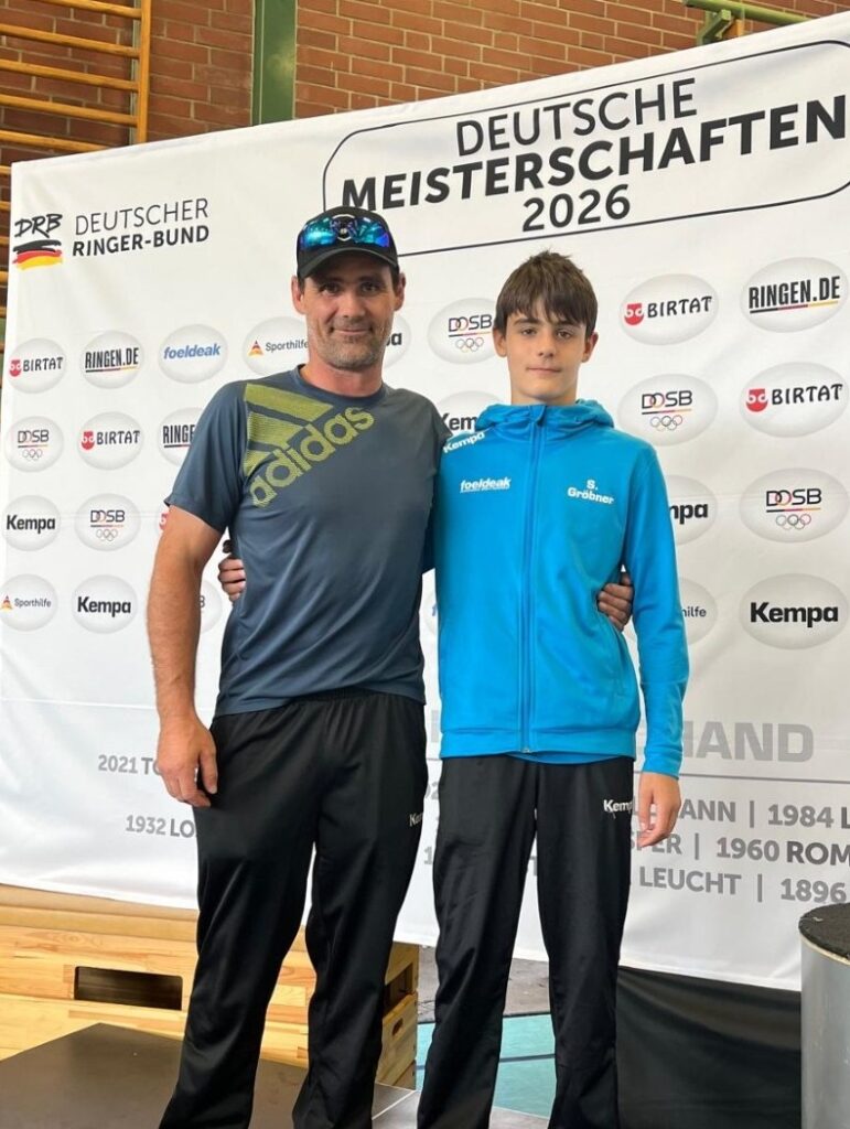 Christoph Koch (rechts) zusammen mit seinem Vater und Betreuer Martin Koch ((C) Martin Koch).