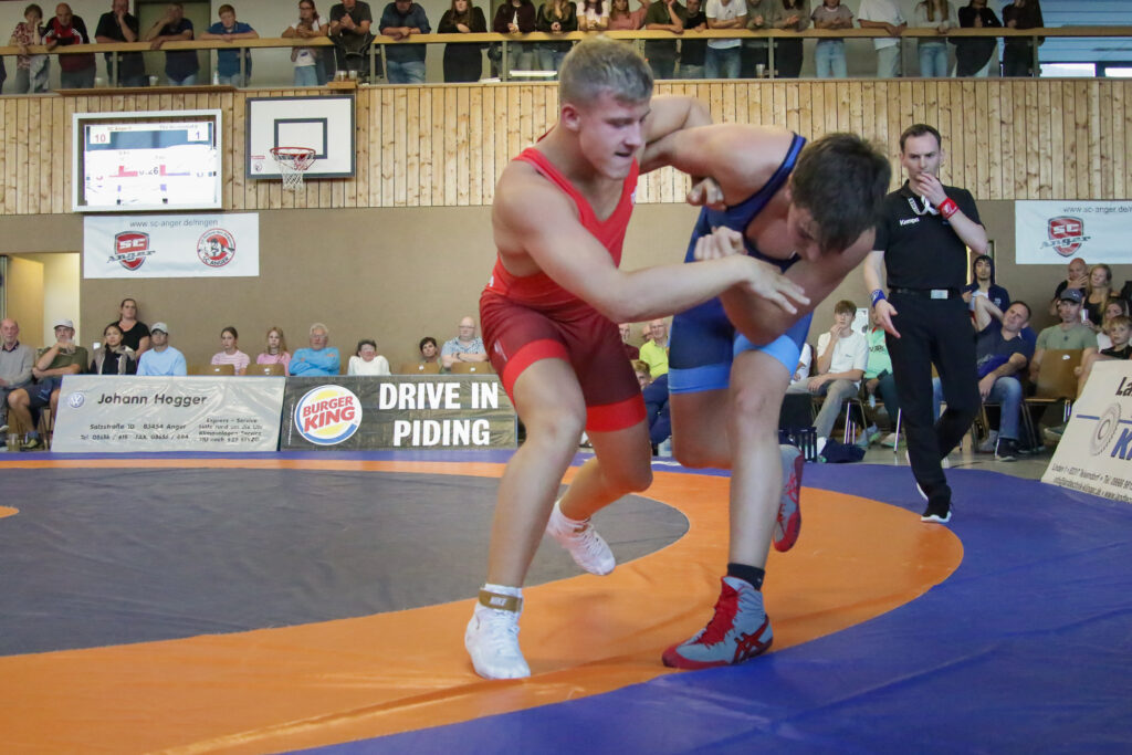 Michael Haas im Kampf mit Fabian Stechele ((C) Andreas Holthaus).