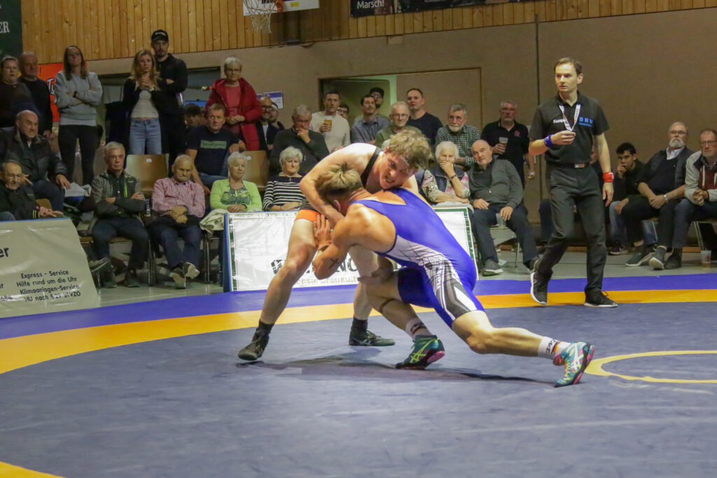 Benedikt Argstatter im Kampf mit Ulrich Blümel ((C) Andreas Holthaus).