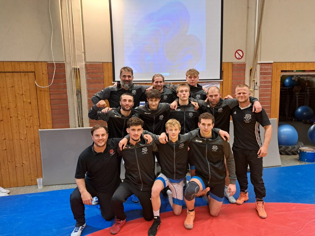 Die erfolgreiche Angerer Mannschaft nach dem Kampf in Mietraching ((C) Benedikt Resch).